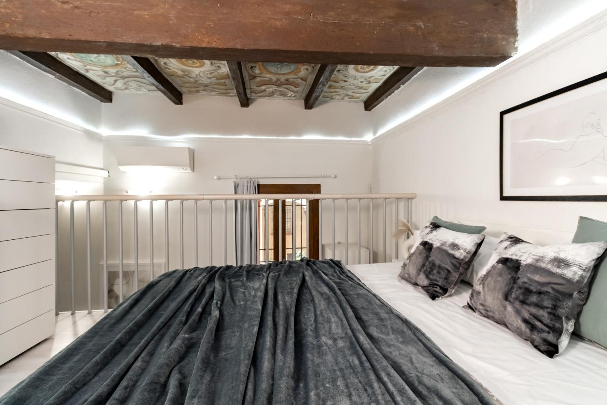 Charming Frescoed Loft Apartment Bologna Exterior photo